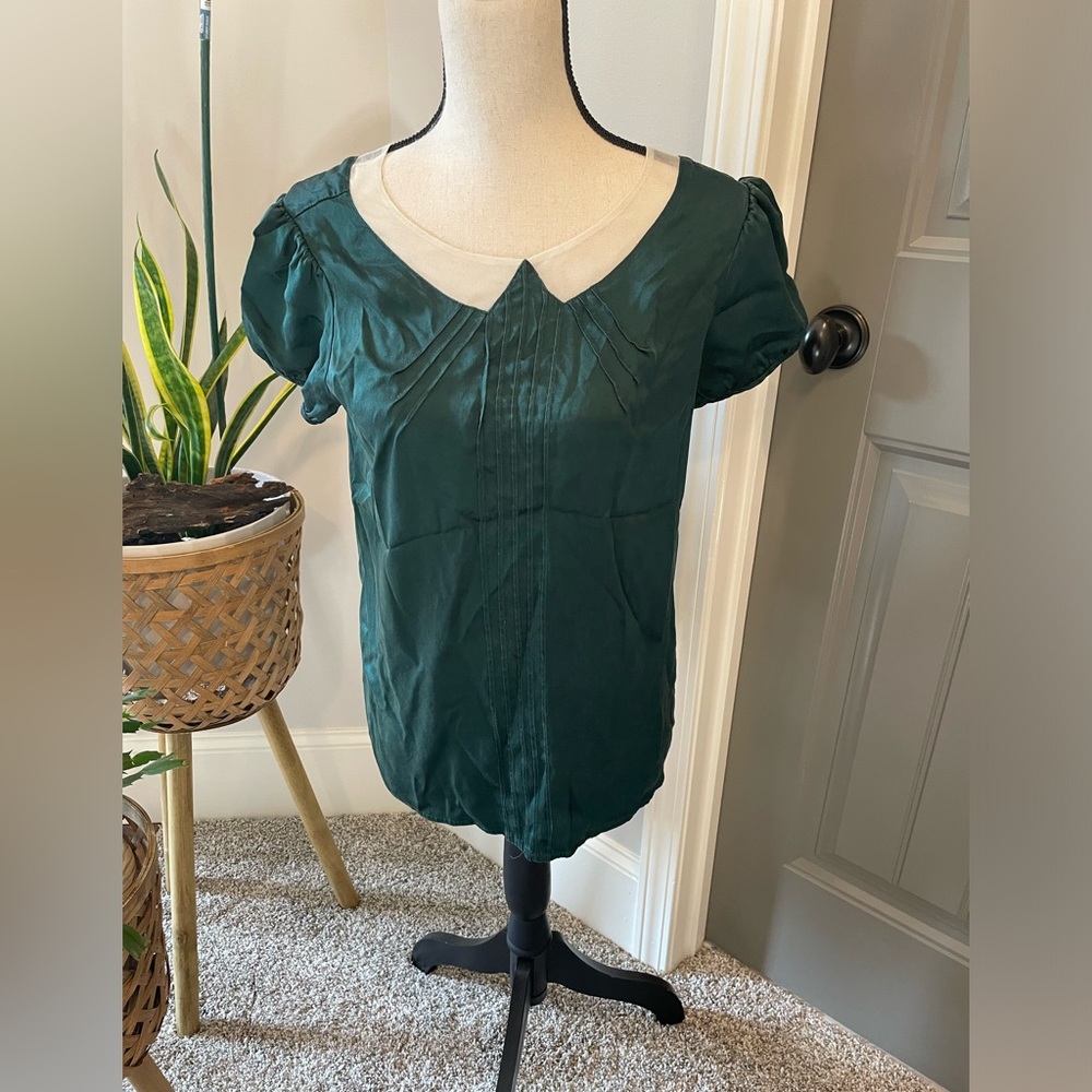 Barney’s New York Woman’s 100% silk Blouse in gently used condition size M